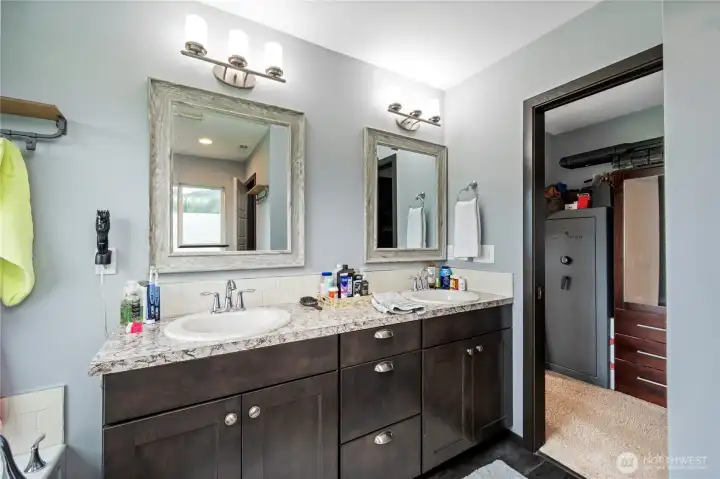 Main House En Suite Bathroom Main House En Suite Bathroom