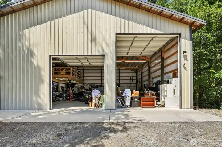Oversized RV and vehicle doors give easy access Oversized RV and vehicle doors give easy access