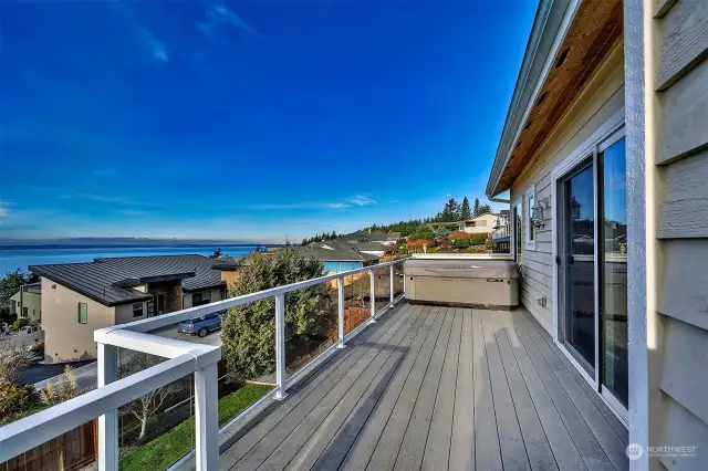 Huge Deck With Unreal Views!