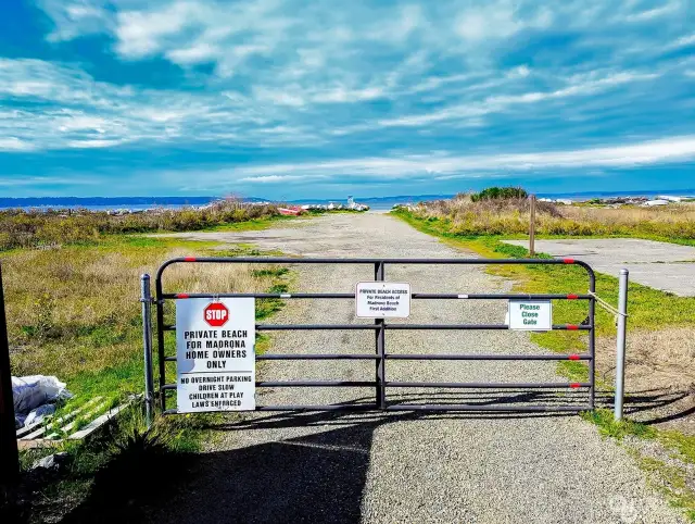 Entry Gate To Private Beach Access. Great Crabbing Area.