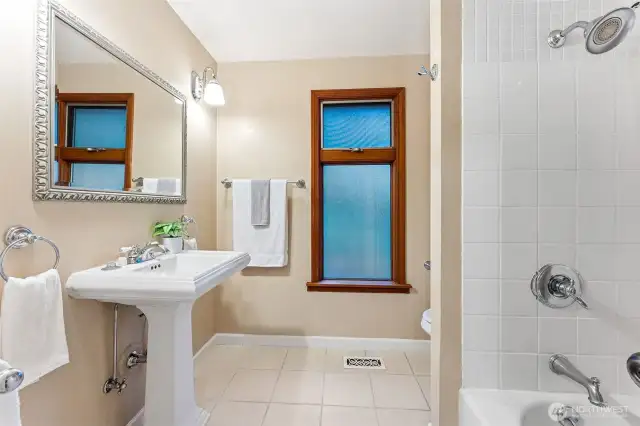 upstairs main bathroom