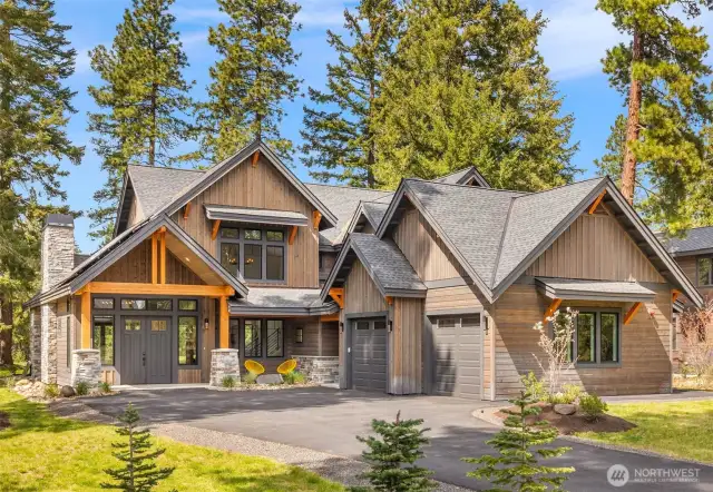 Situated on Maple Leaf Loop, a quiet street, within minutes of all of Suncadia's amenities.