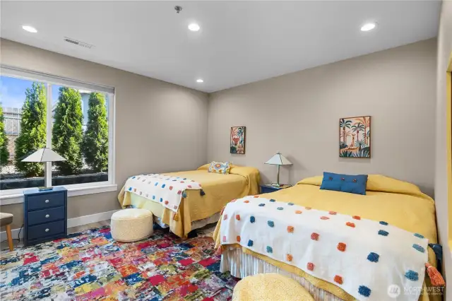 Bedroom 3 with 2 Queen size beds.