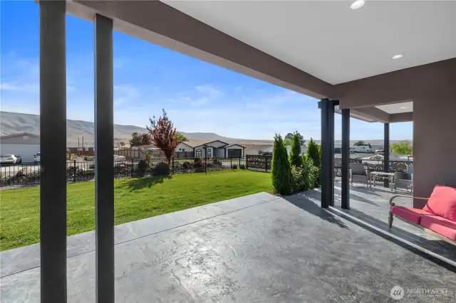 Covered front porch with Columbia River and Mountain Views.