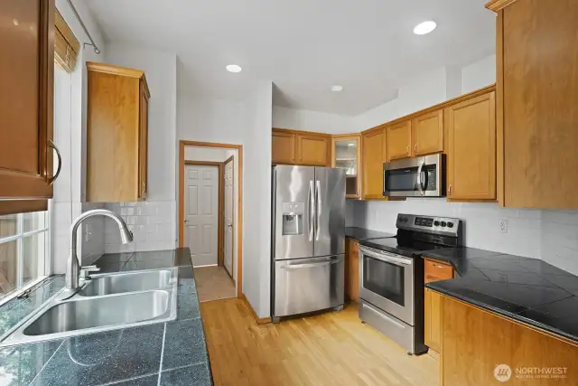 SS appliances, granite tiled countertops