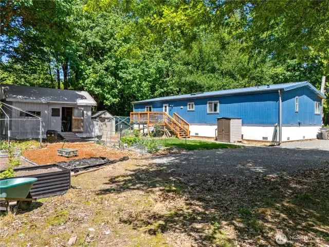 Large garden area with Shed!