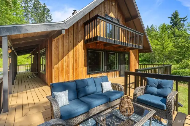 Huge deck with multiple hang out spots