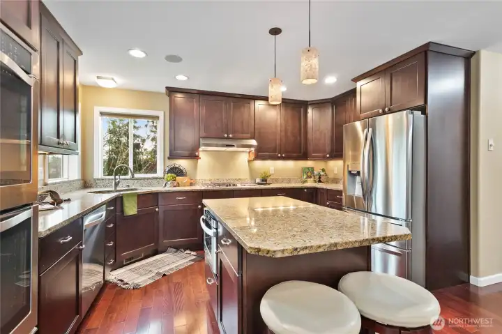 Under cabinet LED lighting