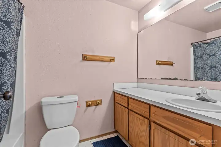 Hallway Full Bathroom