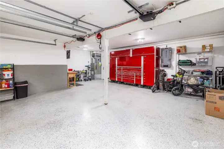 Garage with space for hobbies