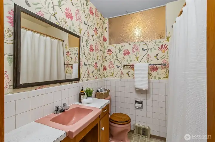 Cute bathroom the pink is amazing it is back in style now!