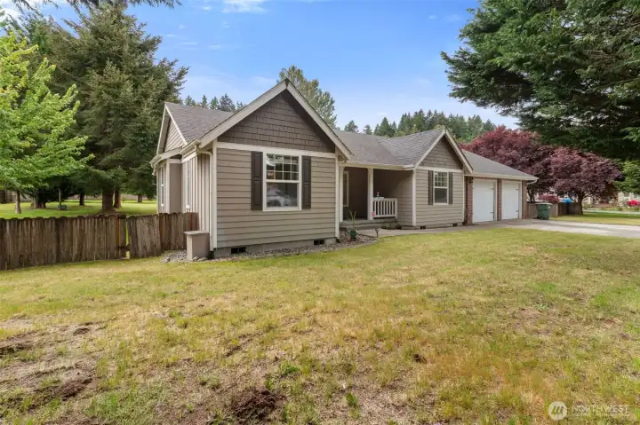 Welcome home to a neighborhood setting that feels tucked away and private while still being conveniently close to shopping, schools, and everyday amenities as well as being minutes from I-5 for daily commuting.