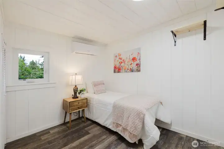 2nd bedroom.