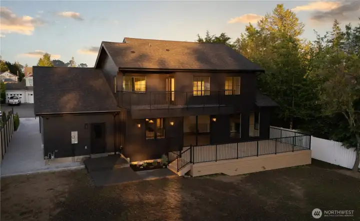 Large deck covered with TimberTech composite decking for entertainment and relaxation.