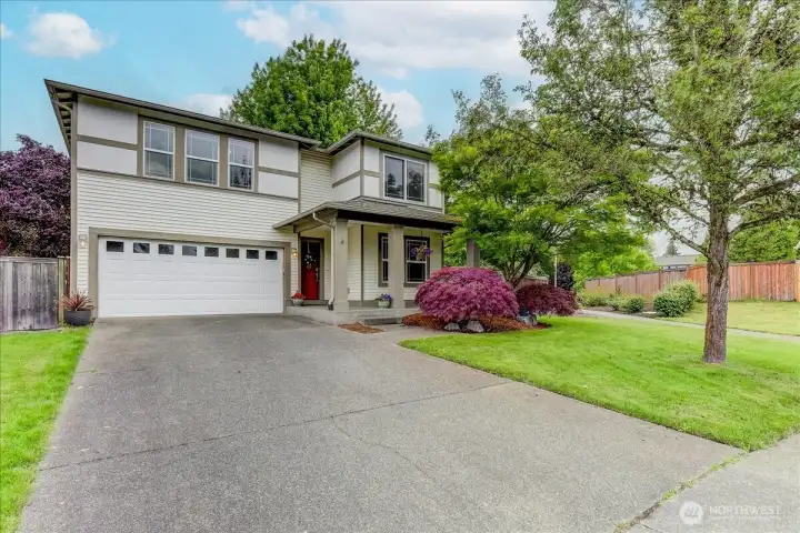 Great all-around home in an awesome cul-de-sac setting + nice walking trails!