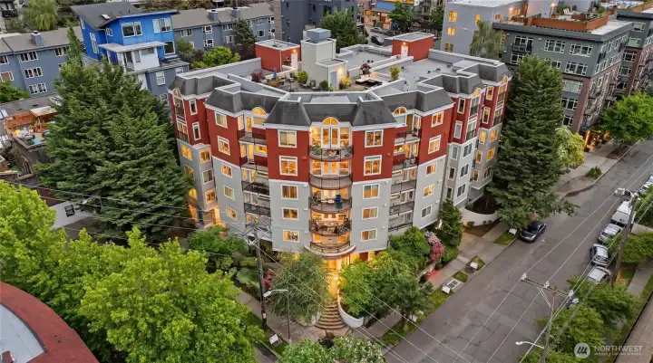 Welcome to Garden Court on Belmont!
