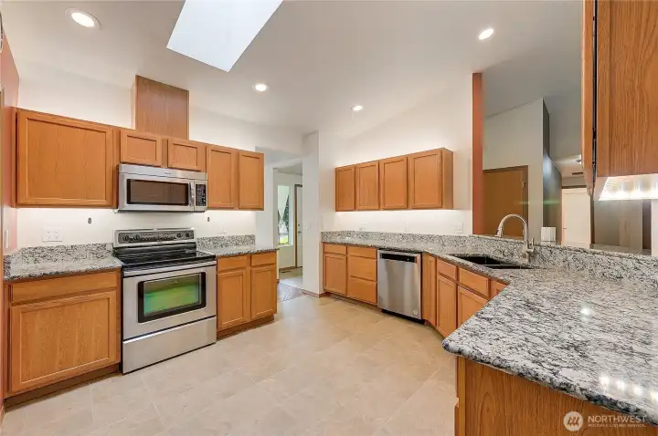 Great view of this wonderful kitchen, what is not to love!!