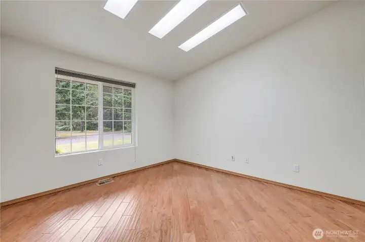 A view of the room unstaged.