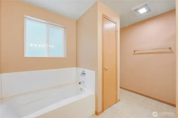 The primary soaking tub.