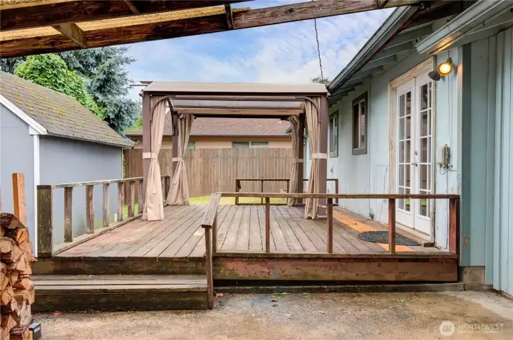 covered parking/ deck/shed