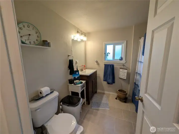 2nd bathroom 2nd bathroom