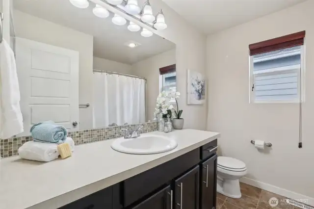 2nd Floor Full Bathroom