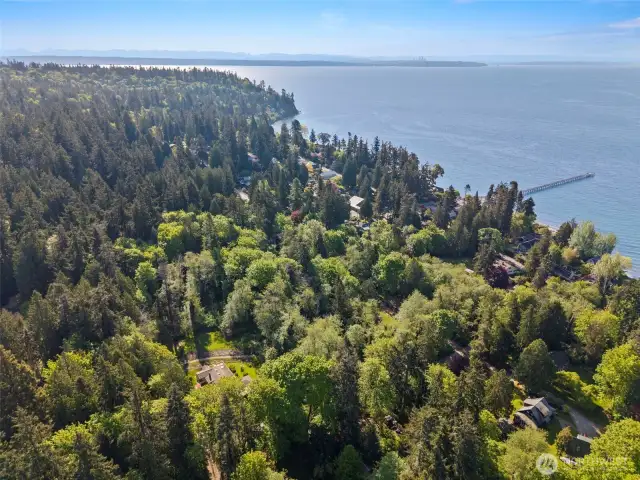 Arial view you can see how close we are to the Indianola Dock, Store and Post Office. Approximately a 5 min walk.