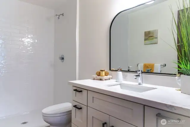 Main floor 3/4 bath