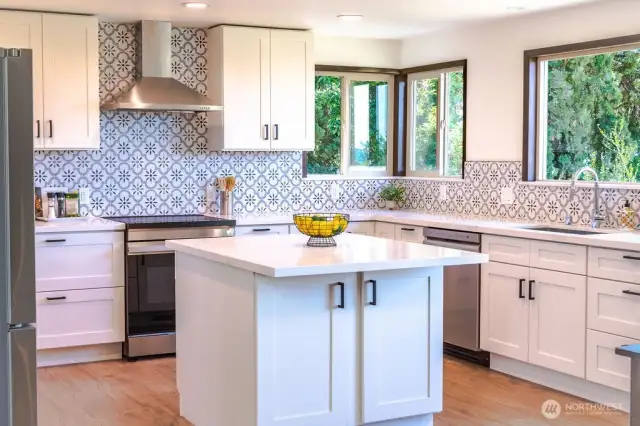 Stunning new kitchen with all the bells & whistles!
