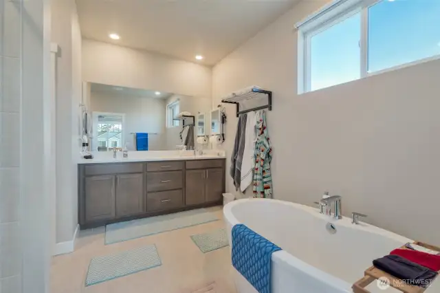 5-piece Primary Bath with soaking tub