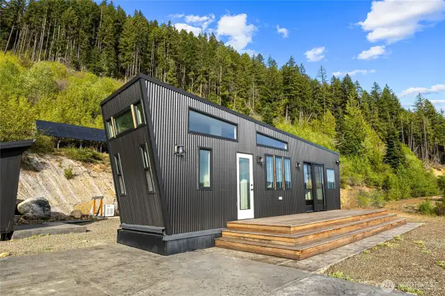 Awesome tiny home off grid living! 1,000 gallon buried propane tank runs an incredible battery system from solar power bank!