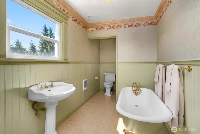Upstairs Full Bath