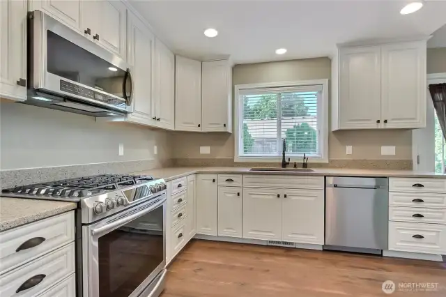 Kitchen view two, do you like 5 burner gas stoves?? Me too!