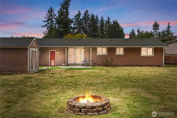 Backyard w/ shed & fired-it