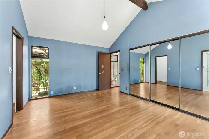 2 sets of closets in the primary bedroom