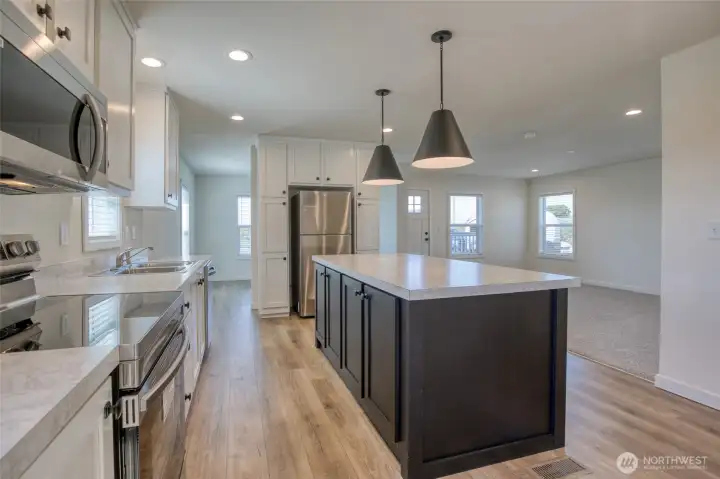Tons of storage in the kitchen.
