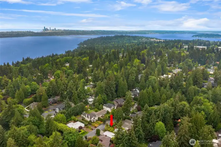 Close proximity to top-rated schools, parks, shopping, and easy access to I-90 for a quick commute to Seattle and Bellevue.
