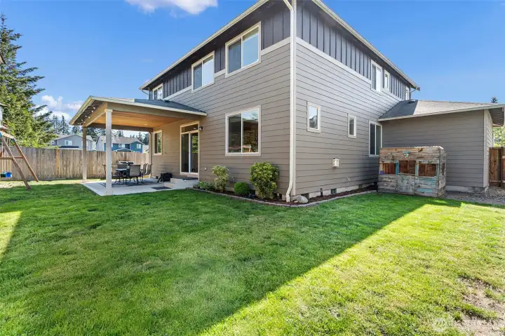 Corner view of fully fenced back yard.