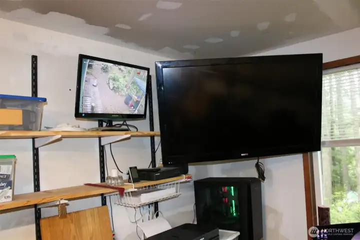 Existing Shed has power and internet service. There are currently security cameras connected around the property. Existing Shed has power and internet service. There are currently security cameras connected around the property.