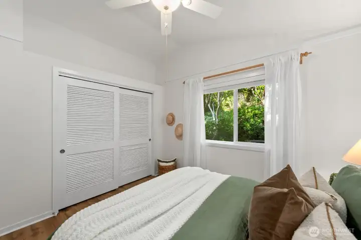 This room has a large closet and a ceiling fan.