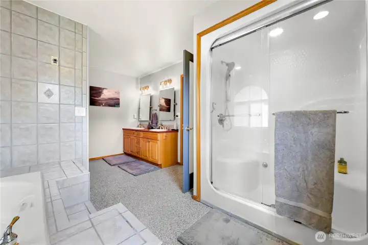 5-piece bath with walk in closet