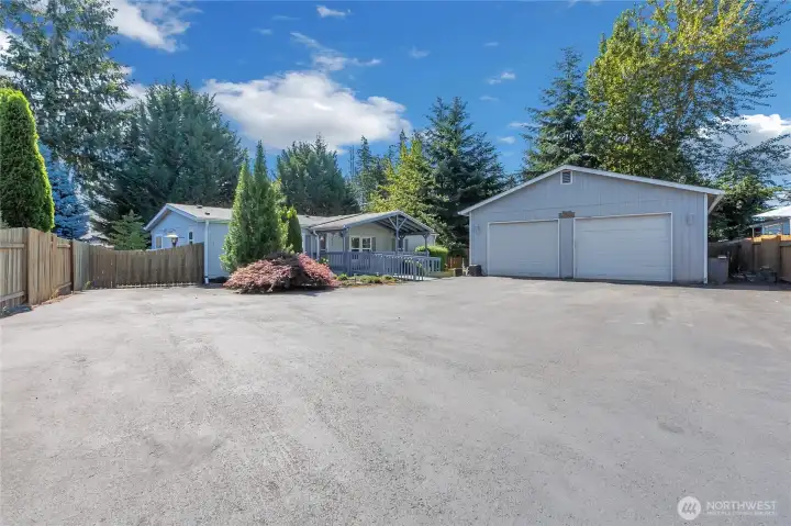 Paved parking + RV/Boat/Motor Home parking Paved parking + RV/Boat/Motor Home parking