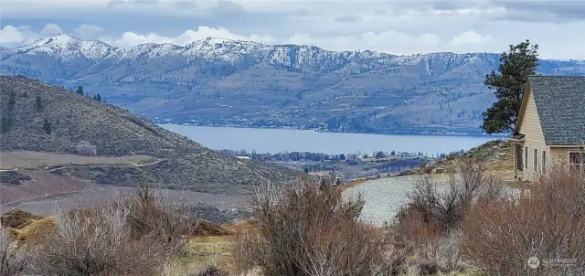 Neighbor building a new house - view of Lake Chelan