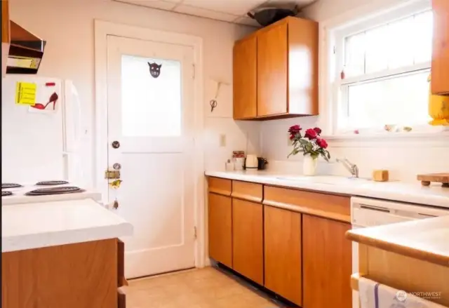 Kitchen with dishwasher. Apt. 6