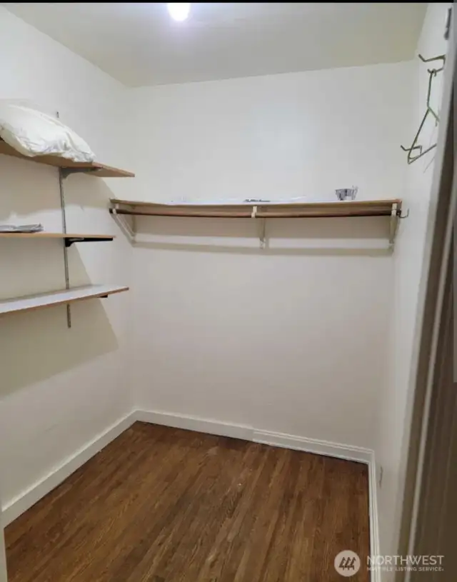 Studio- Walk-in Closet Apt. 5