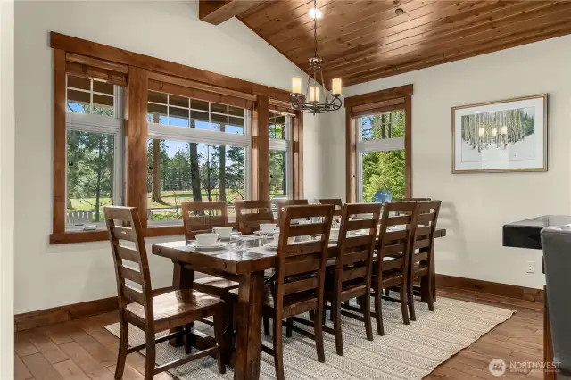 Large dining room easy fits 10!