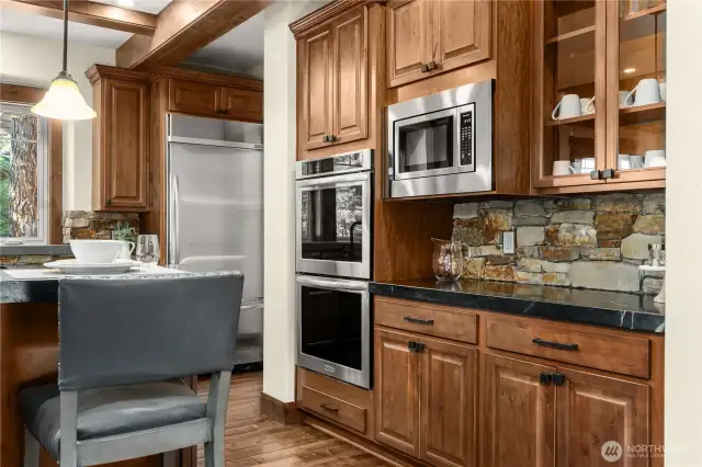 Coffee and juice nook, double-ovens, and SS appliances!