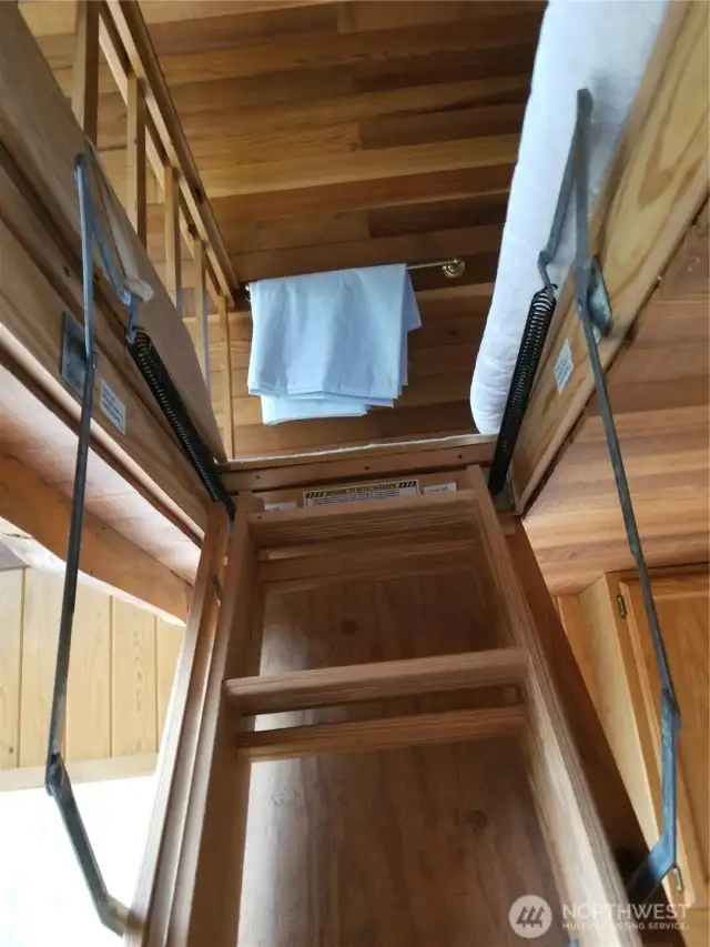 Access to sleeping loft