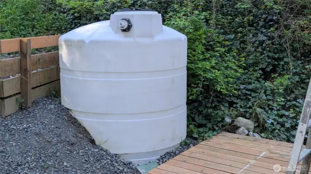 1000 gal water tank
