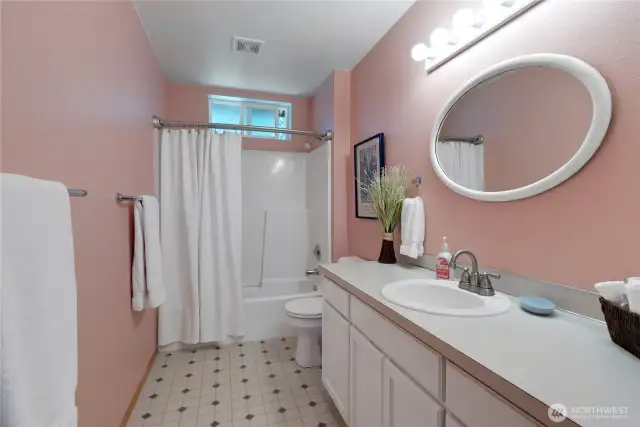 Main level bath.